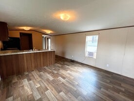 1000 Maple Hls Pk in Cross Lanes, WV - Building Photo