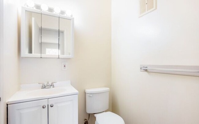 2223 Sedgwick St in Petersburg, VA - Building Photo - Building Photo