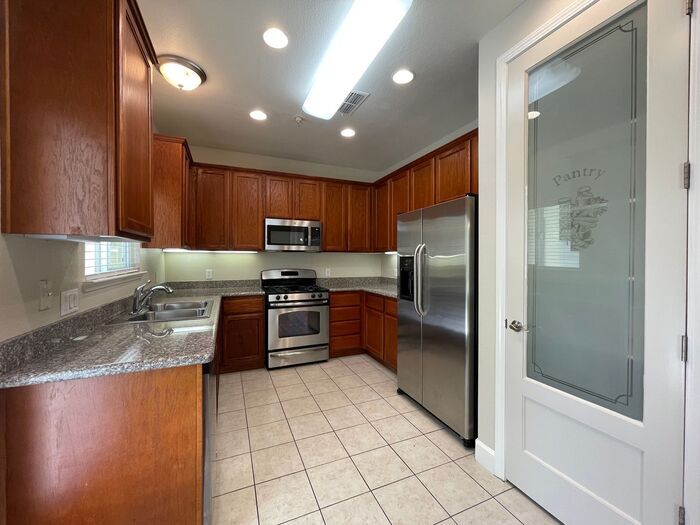 5046 Hackberry Ln in Sacramento, CA - Building Photo