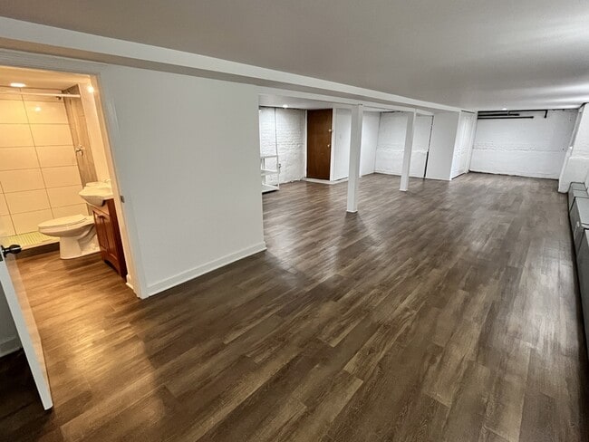 3053 N Haussen Ct in Chicago, IL - Building Photo - Building Photo