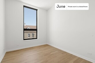 Private bedroom in 4 bed/3 bath Home in Chicago, IL - Building Photo - Building Photo