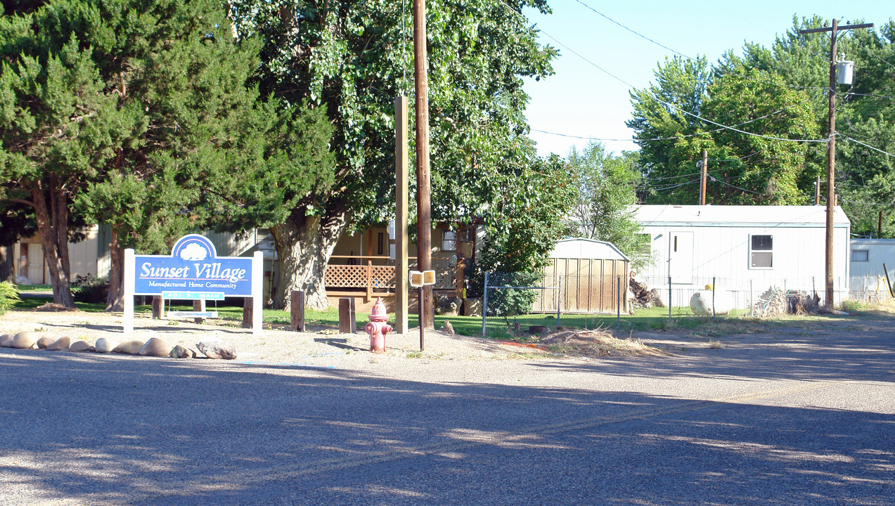 Sunset Village in Homedale, ID - Foto de edificio