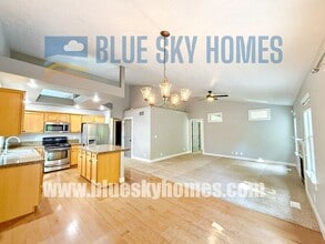 5930 N Silver Maple Ave in Meridian, ID - Foto de edificio - Building Photo