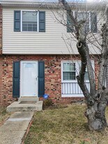 2216 Fort Pickens Ct in Dumfries, VA - Building Photo