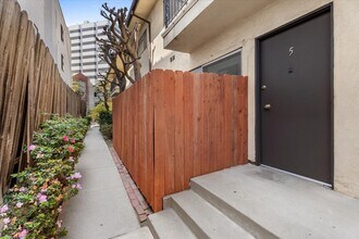 1236 McClellan Dr in Los Angeles, CA - Building Photo - Building Photo