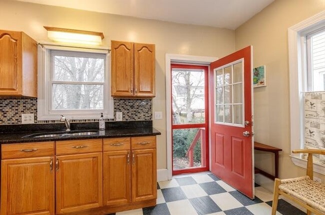 330 Lowell St in Somerville, MA - Building Photo - Building Photo