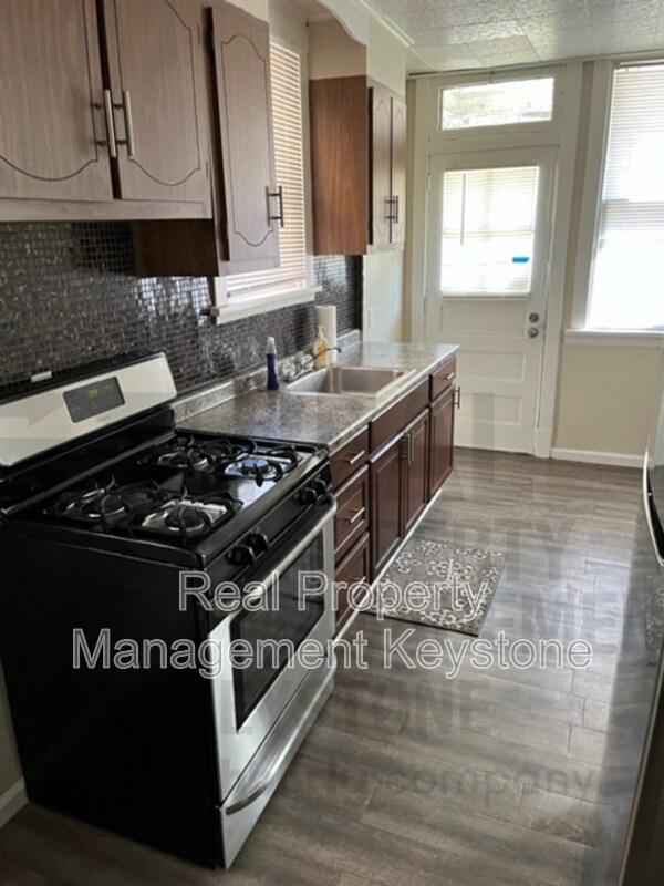 33 Merritt Ave in Pittsburgh, PA - Building Photo - Building Photo