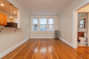 136 Highland Ave in Somerville, MA - Building Photo