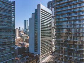 330 Richmond in Toronto, ON - Building Photo