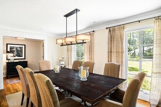 521 Hollydale Ct NW in Atlanta, GA - Building Photo - Building Photo