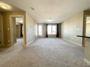 6118-6180 80 Ave NE in Calgary, AB - Building Photo - Building Photo