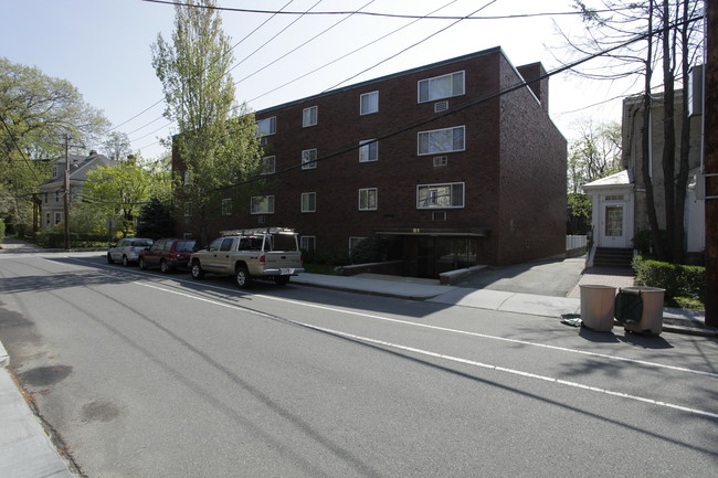 81 Green St in Brookline, MA - Foto de edificio - Building Photo