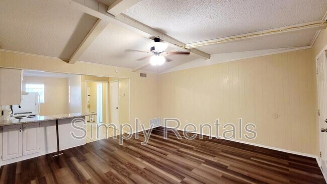 400 Bill Bradford Rd in Sulphur Springs, TX - Foto de edificio - Building Photo