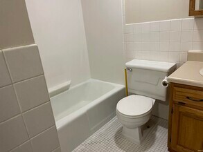 2937 Westbrook Dr in Fort Wayne, IN - Building Photo - Building Photo