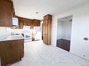 9 Edgecombe Dr in St John's, NL - Building Photo - Building Photo