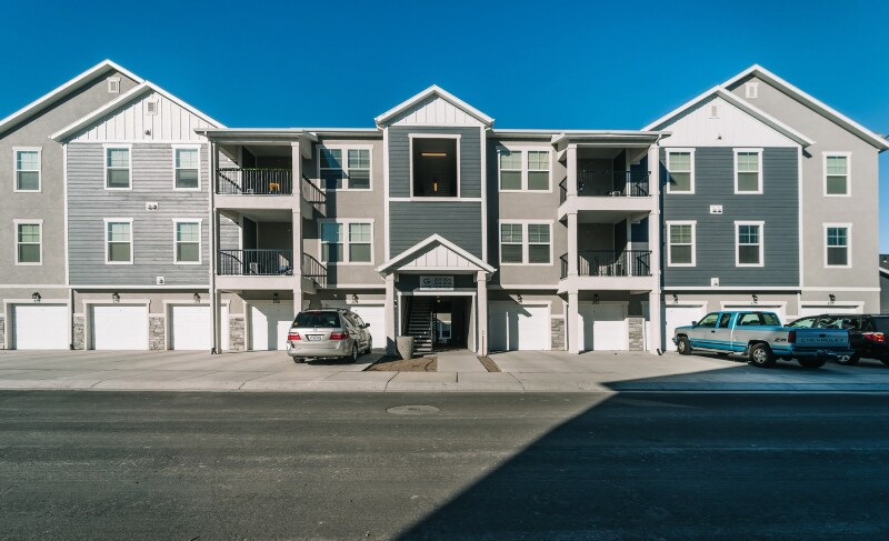 1813 W Newcastle Ln in Saratoga Springs, UT - Building Photo