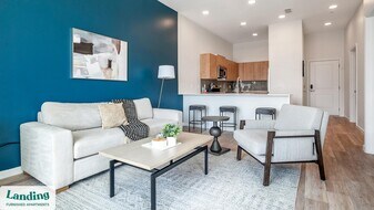 5256 International Dr in Orlando, FL - Building Photo