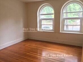 1595 Beacon St, Unit 2 in Brookline, MA - Building Photo - Building Photo