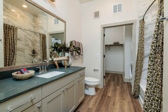 1950 Winrock Blvd in Houston, TX - Building Photo - Building Photo