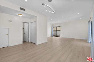 1027 S Bedford St in Los Angeles, CA - Building Photo - Building Photo