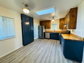 1155 Durkin St in Camarillo, CA - Building Photo - Building Photo