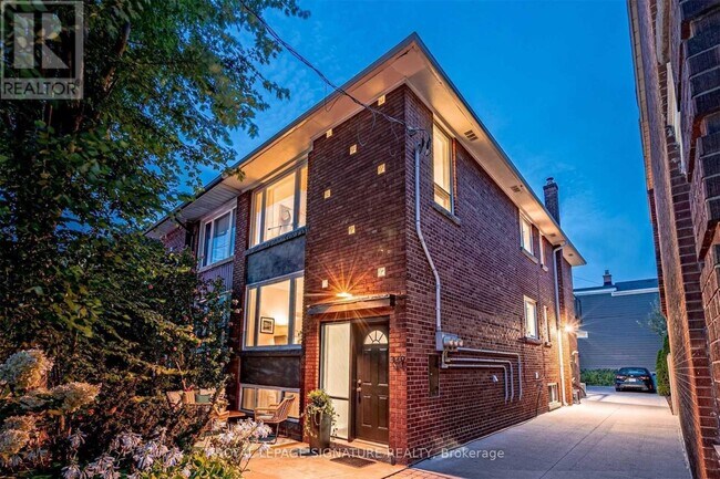 349 Woodbine Ave in Toronto, ON - Building Photo - Building Photo