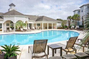 1300 Park West Blvd in Mount Pleasant, SC - Building Photo