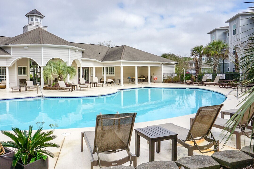 1300 Park West Blvd in Mount Pleasant, SC - Building Photo