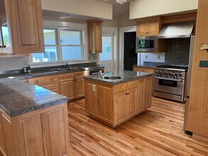 542 Pittville Rd in Mcarthur, CA - Building Photo - Building Photo