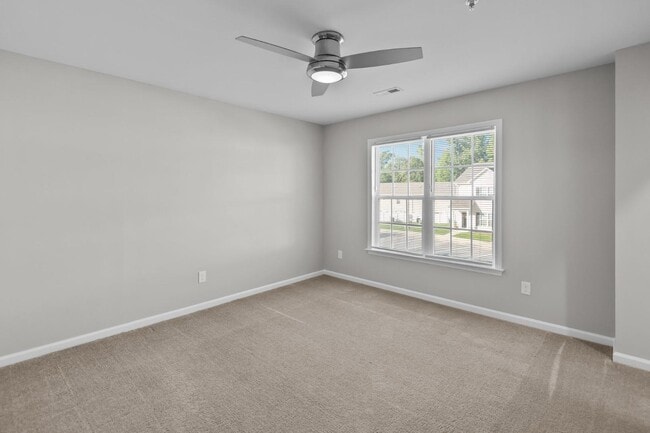 1240 Cross Creek Cir in Greenville, NC - Building Photo - Building Photo