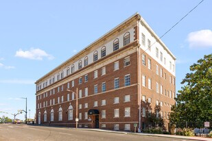 United Jewelers and Lee Hardware Apartments in Shreveport, LA - Building Photo
