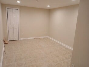 7001 Chain Fern Ct in Clinton, MD - Foto de edificio - Building Photo