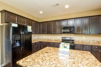 1088 Sandy Bank Ct NE in Auburn, GA - Building Photo - Building Photo