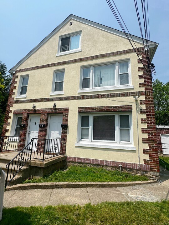 24 Martone St in Waterbury, CT - Building Photo