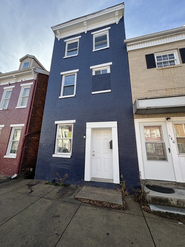 property at 542 S Queen St