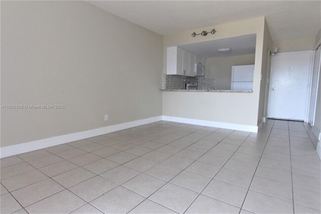 801 NW 47th Ave in Miami, FL - Building Photo - Building Photo