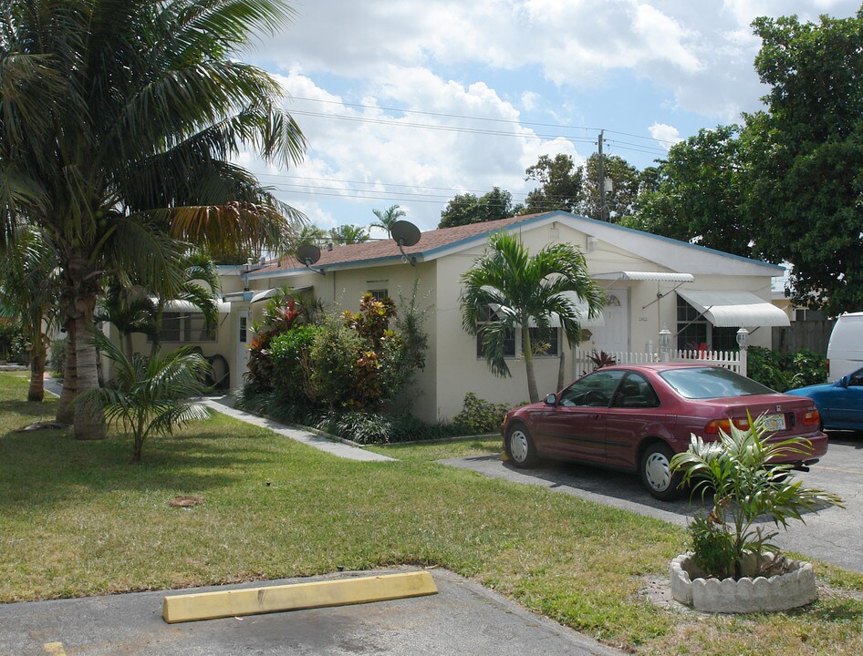 2420-2422 Taft St in Hollywood, FL - Building Photo