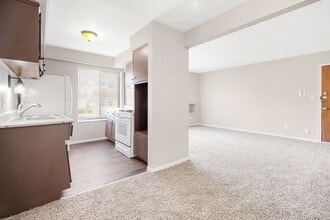 24583 Kelly Rd in Eastpointe, MI - Building Photo - Building Photo