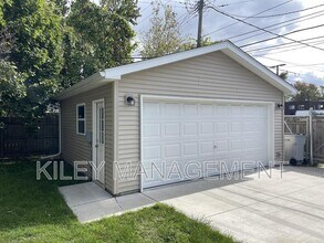 23028 Pilgrim Ave in Hazel Park, MI - Building Photo - Building Photo