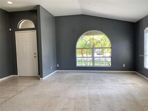 4211 Hartford Lake Dr in Tampa, FL - Building Photo - Building Photo