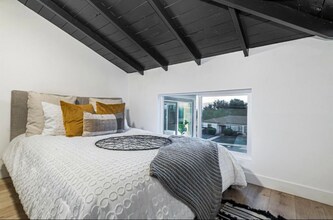5463 San Onofre Terrace in San Diego, CA - Building Photo - Building Photo