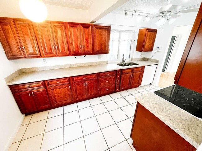 905 SW 3rd Ave in Boynton Beach, FL - Foto de edificio - Building Photo