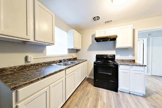 1453 Mary St in Waycross, GA - Building Photo - Building Photo