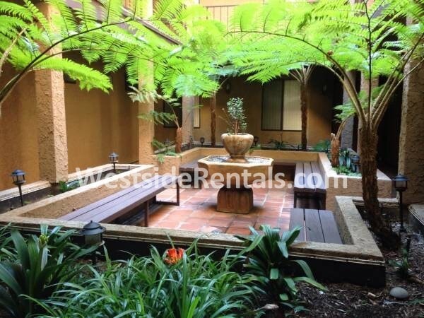 14572 Dickens St, Unit 304 in Sherman Oaks, CA - Building Photo - Building Photo