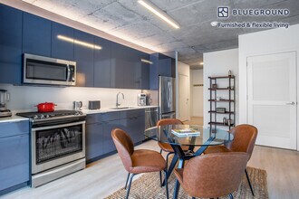 311 W Illinois St in Chicago, IL - Building Photo - Building Photo