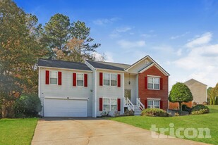 4565 Darrowby Dr in Powder Springs, GA - Building Photo
