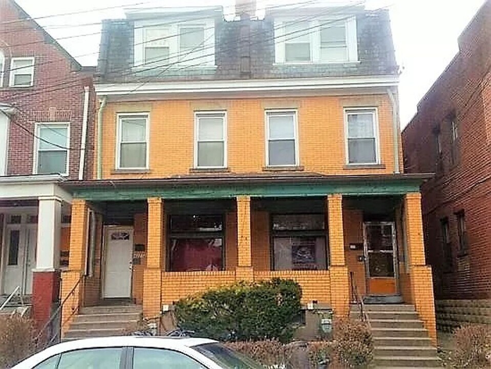 422 1/2 Atwood St in Pittsburgh, PA - Building Photo