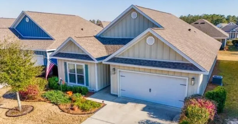 402 Lightning Bug Ln in Freeport, FL - Building Photo