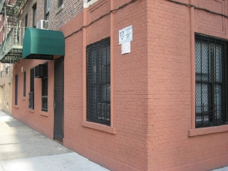 Geel East 182nd Street in Bronx, NY - Foto de edificio - Building Photo