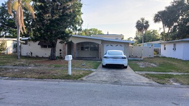 2286 Sherwood Dr, Unit 2286 Sherwood Drive in South Daytona, FL - Foto de edificio - Building Photo
